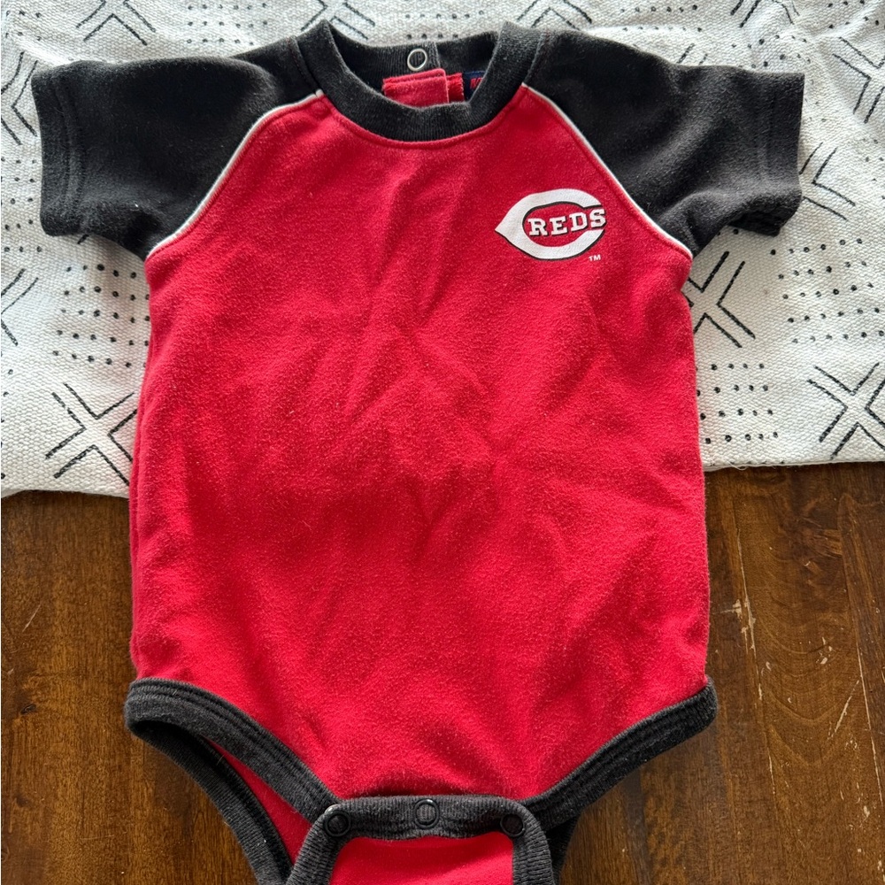Cincinnati Reds, Red and Black Baby Onesie